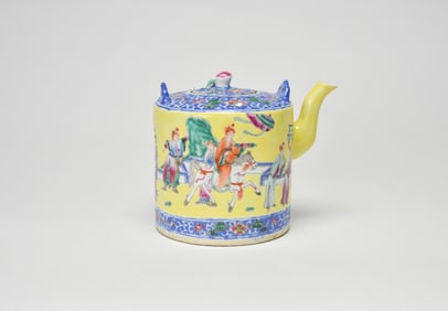 Late Qing/Republic-A Famille-Rose Porcelain Teapot
