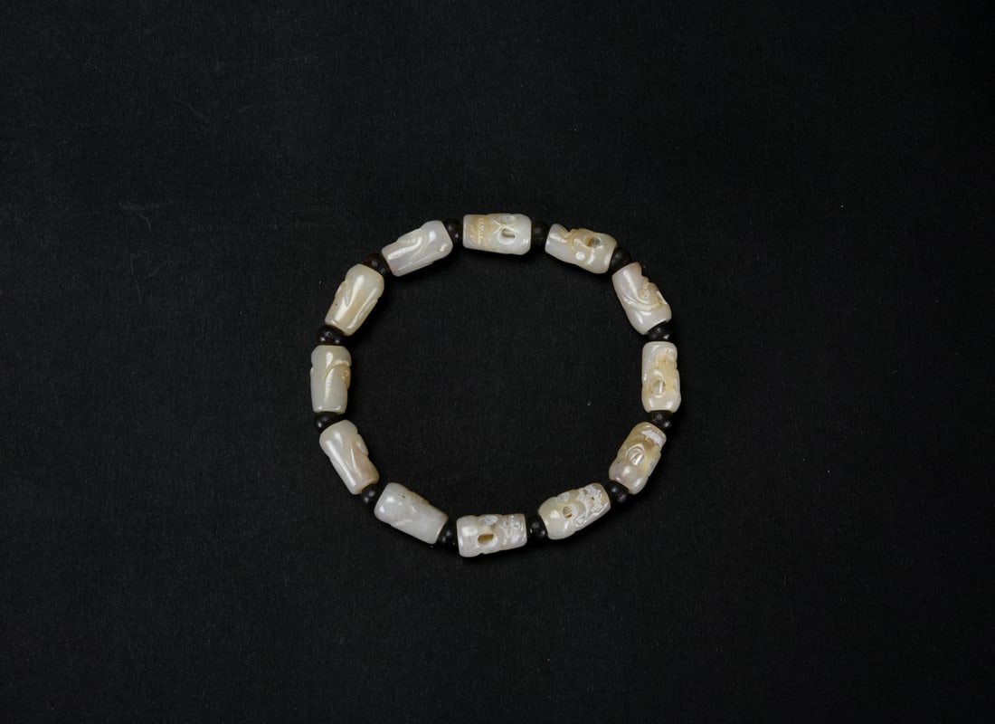 A Chinese Jade Bead Bracelet. China, Late Qing / Republic Period. (1 of 7)