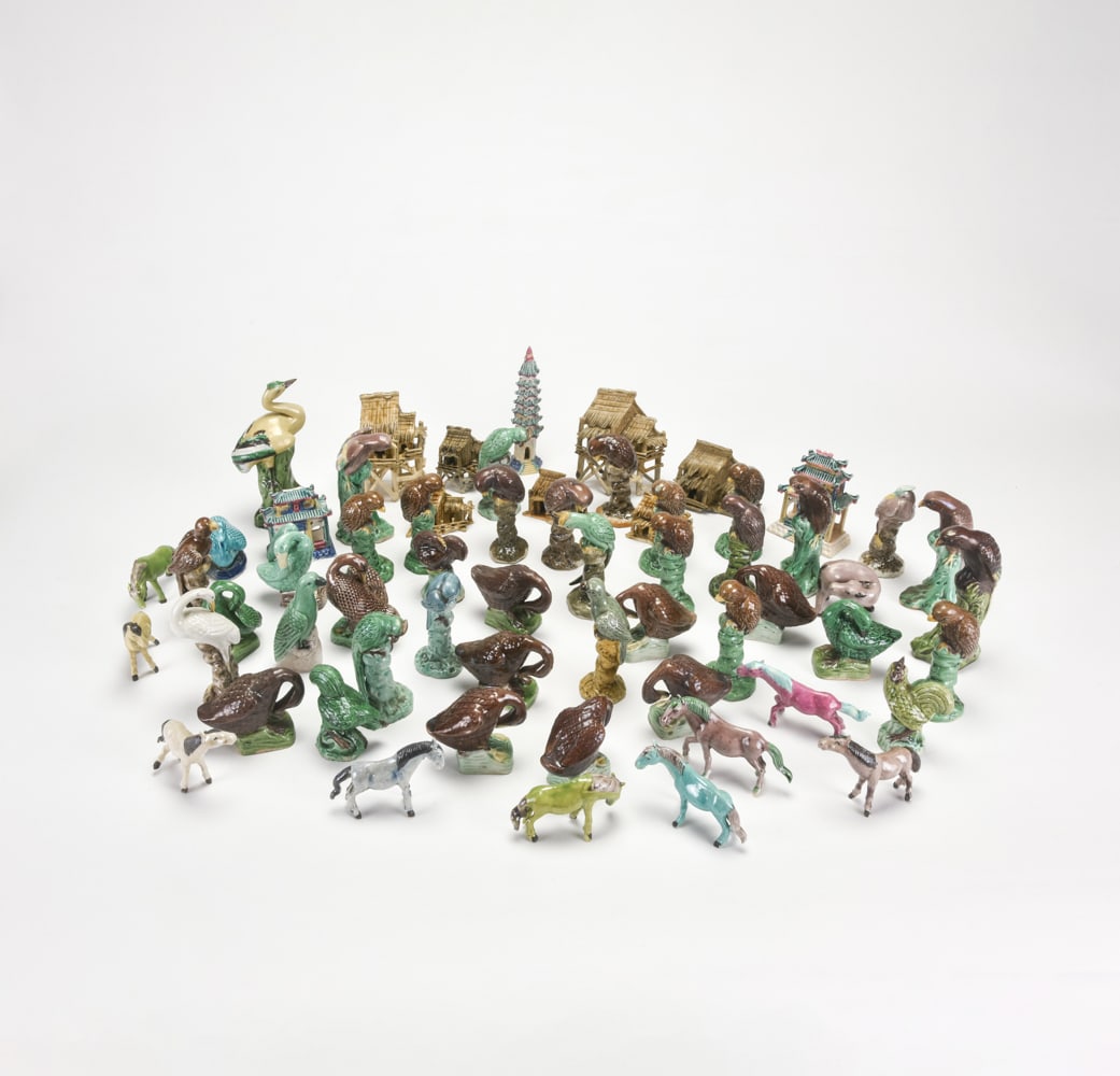 Group Of Porcelain And Pottery Miniatures (61 Pieces) Mid-To-Late 20th Century.: Highest H: 5 In (12.8 cm) W: 1 1/2 In (3.8 cm)（尺寸不一）20世紀中期-瓷制及陶制微型擺件