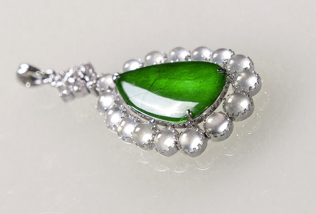 A Jadeite mounted with 18K white gold and diamond penda - 4