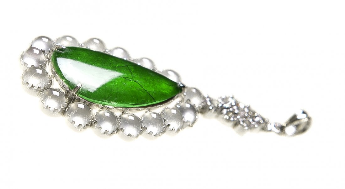 A Jadeite mounted with 18K white gold and diamond penda - 5