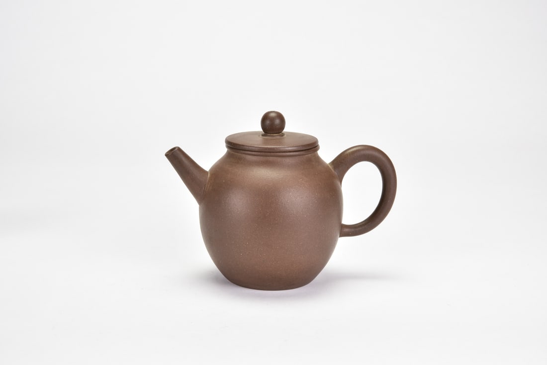 A Chinese Yixing Zisha Teapot, ?Gong Ju? Mark (1 of 9)