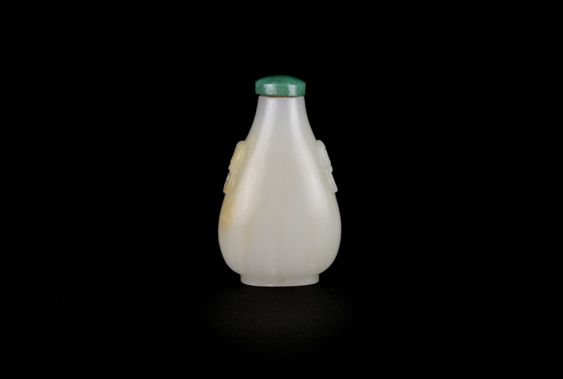 Qing Dynasty A White Jade Snuff Bottle With Russet Skin (1 of 10)