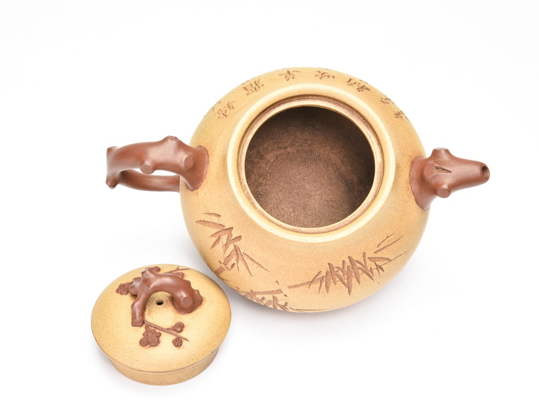 A Yixing Stoneware Teapot - 8