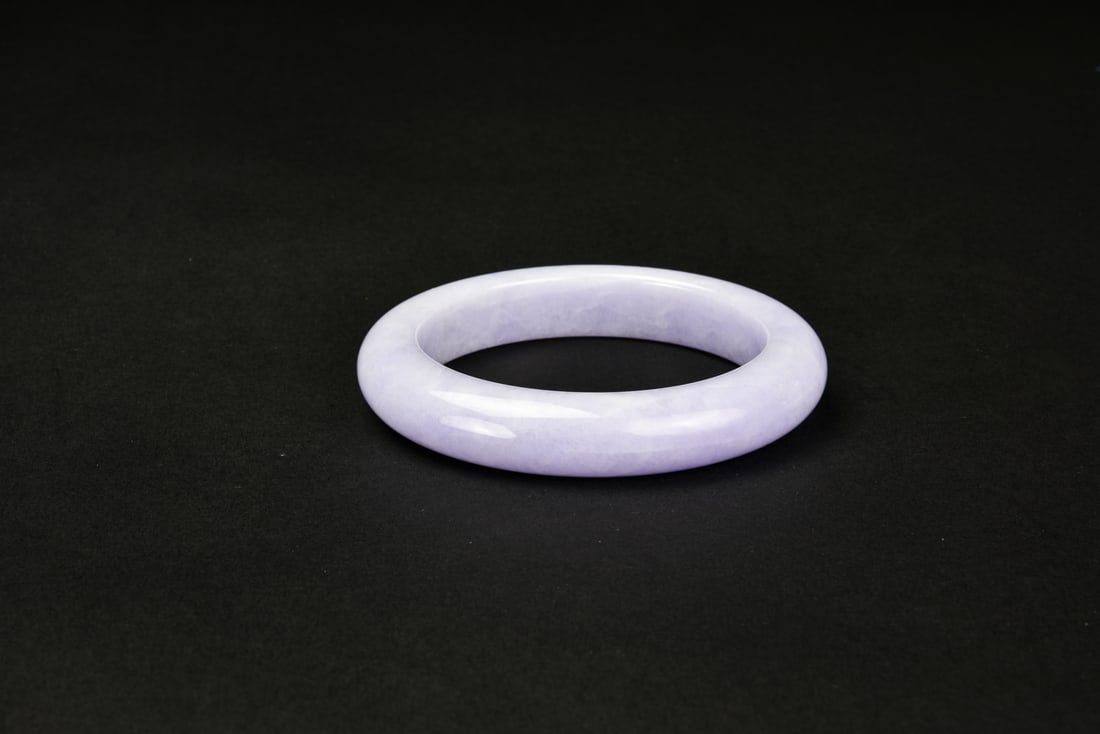 A Lavender Jadeite Bangle - 3