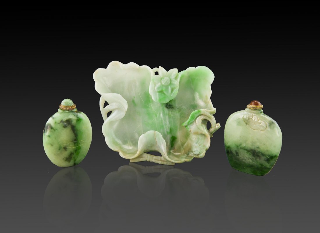 Republic-A Pair Of Jadeite Snuff Bottle And A Jadeite: Republic-A Pair Of Jadeite Snuff Bottle And A Jadeite Brush Washer (Guarantee Grade A jadeite or money back within 30 days.) L: 10 cm. (4 in.); H: 5.5 cm. (2 1/8 in.) 民國 翡翠