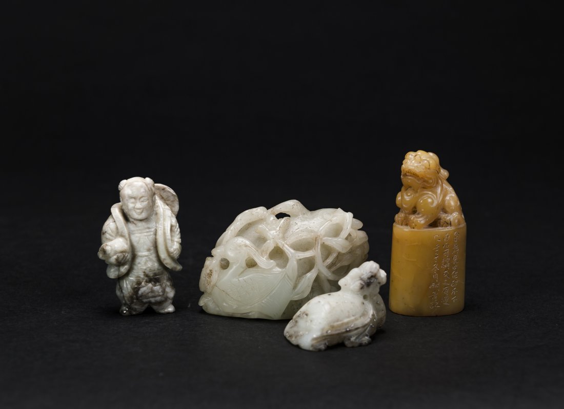 A group of four celadon jade and soapstone seal: A group of four celadon jade and soapstone seal (4 pieces) 8.2 x 4.7 x 4.3 cm. 灰青玉把件和壽山石印章一組四件(