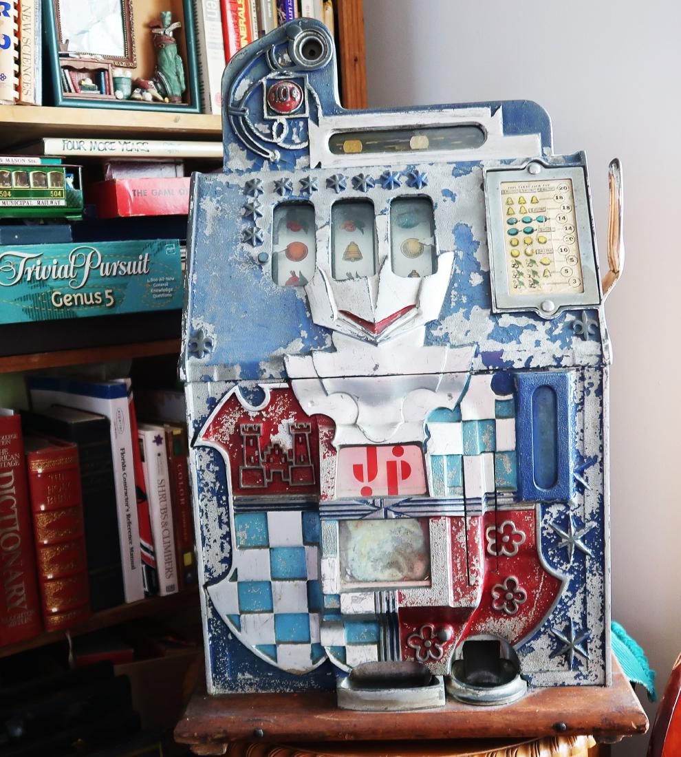 " Castle" Front Antique Slot Machine Restored (1 of 6)