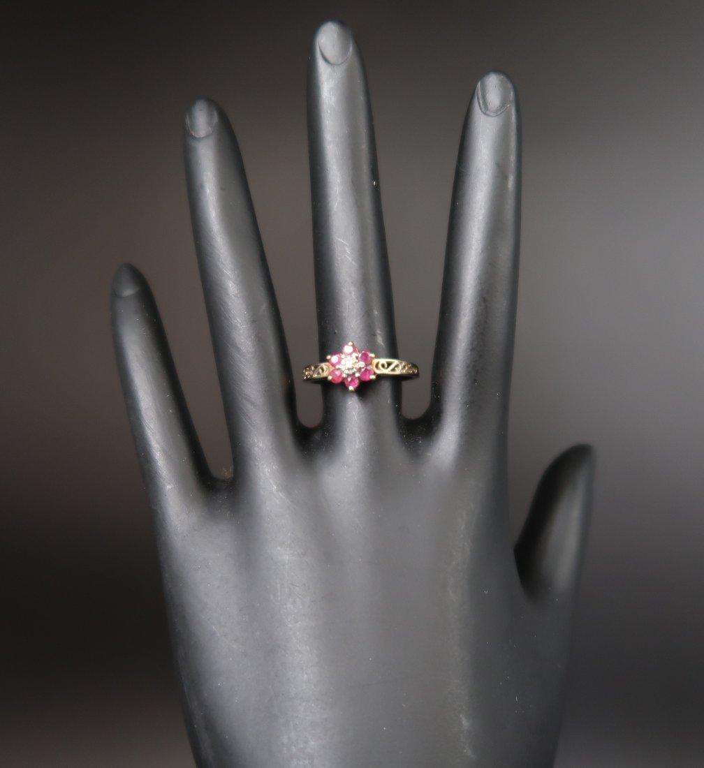 Ruby Vintage Flower Ring - Retro 10k Gold (1 of 4)