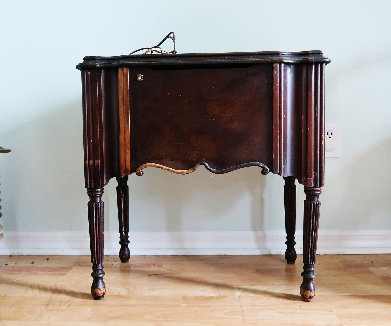 Vintage Gulbransen Radio Console Table Sep 06 2019 Auctions