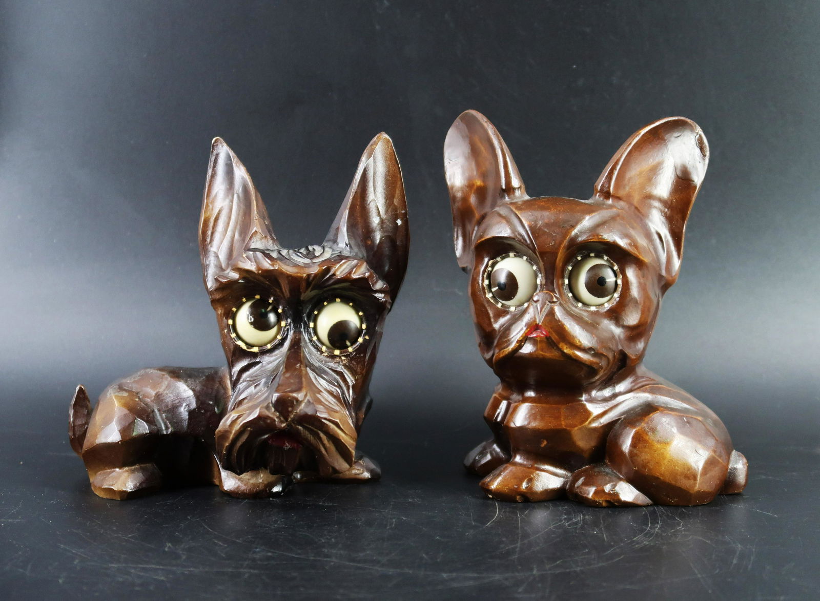 2pcs.Hand  Carve Wooden Dog Clocks (1 of 5)