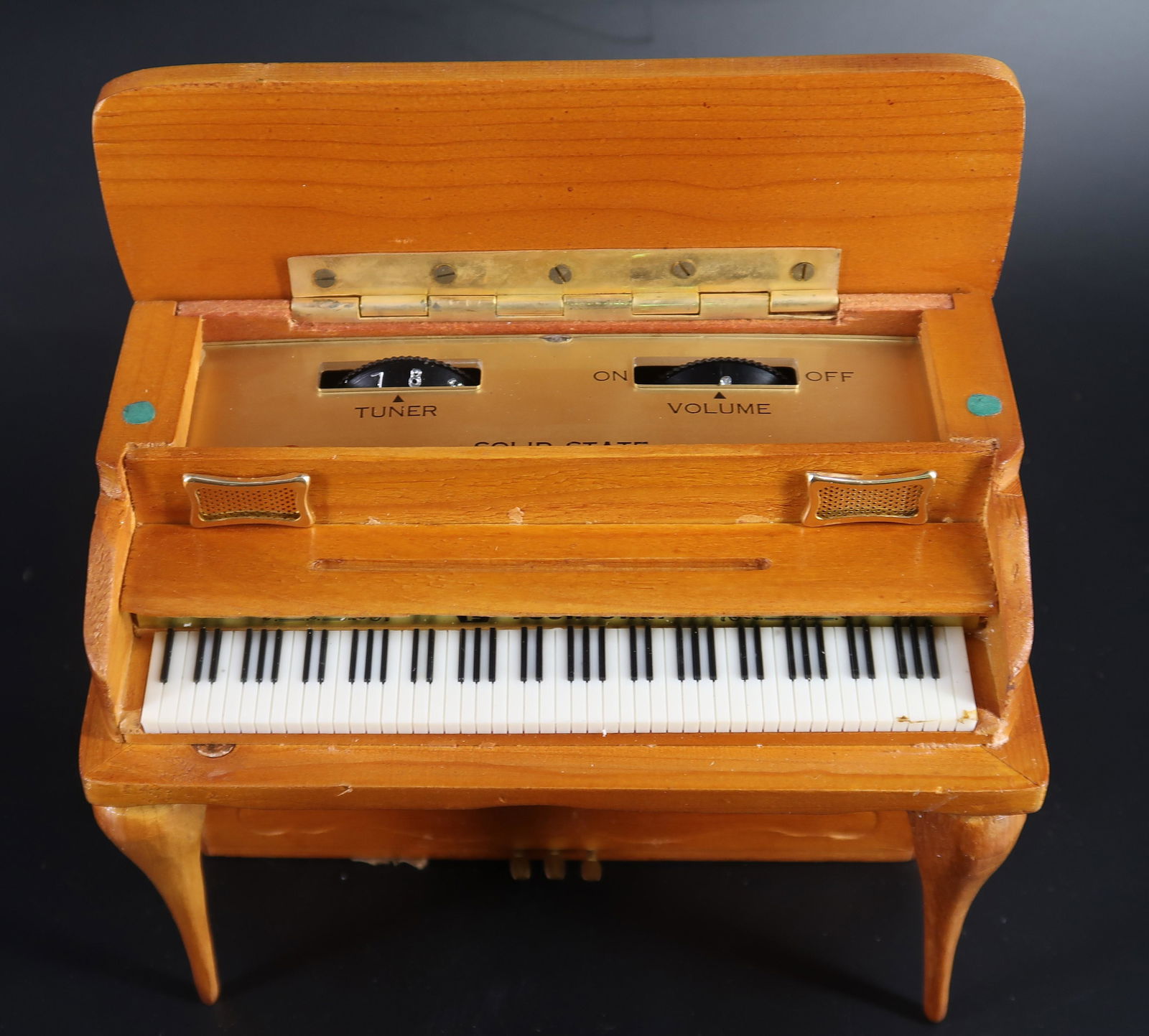 Wooden Piano Radio (1 of 5)