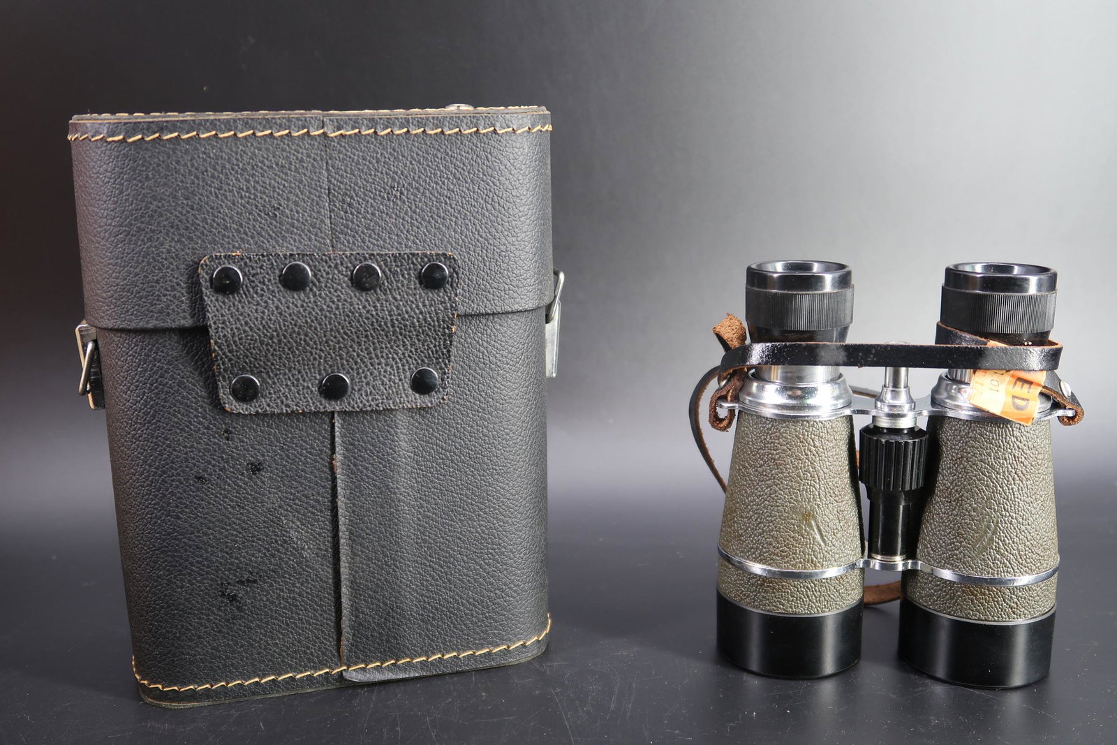 Vintage Vinacular Built in Radio Case: Made in Japan built in radio ( w/ original battrey) vinacular. Size: 7 1/2" x 4 1/2"
