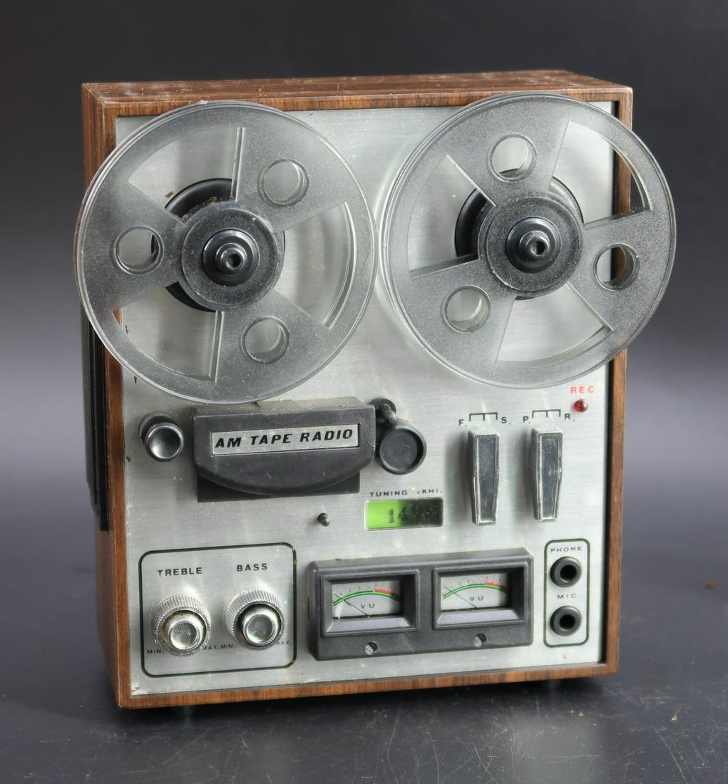 Tape Recorder Sahpe Radio (1 of 5)