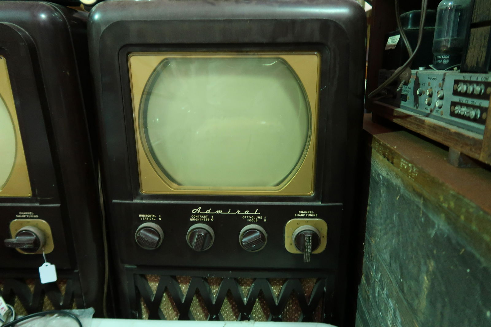 Admiral 1940s  TV  Size of screen (1 of 3)