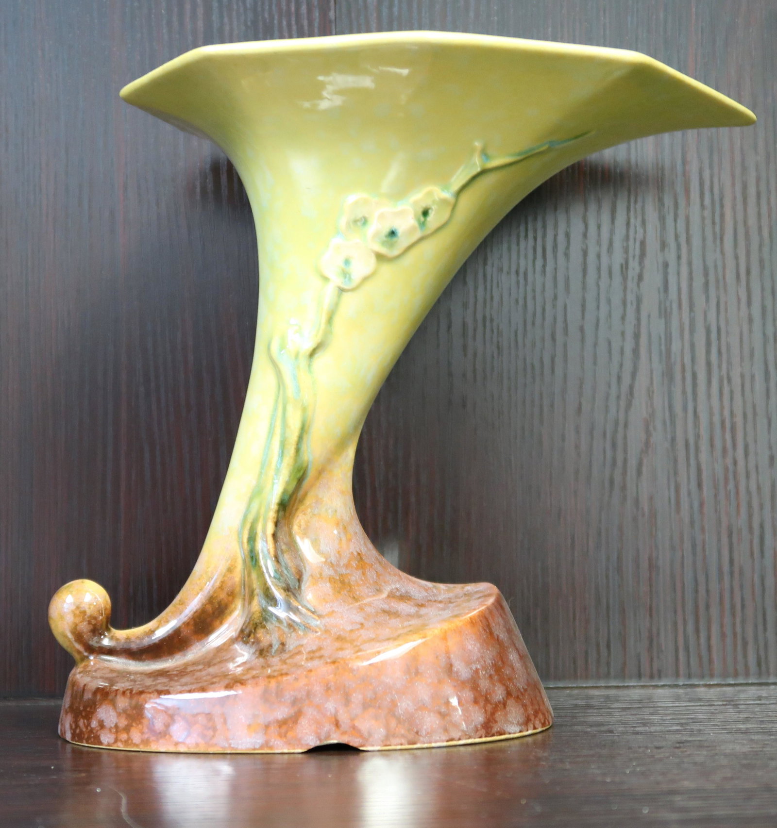 Vintage Roseville Pottery "Wincraft" Pattern #222-8: Vintage Roseville Pottery "Wincraft" Pattern #287-12 Inch Green Vase Circa 1948 with high gloss finish. Crafted in U.S.A. size: 8"H x 6L" Small chip on bottom. Please see pictures