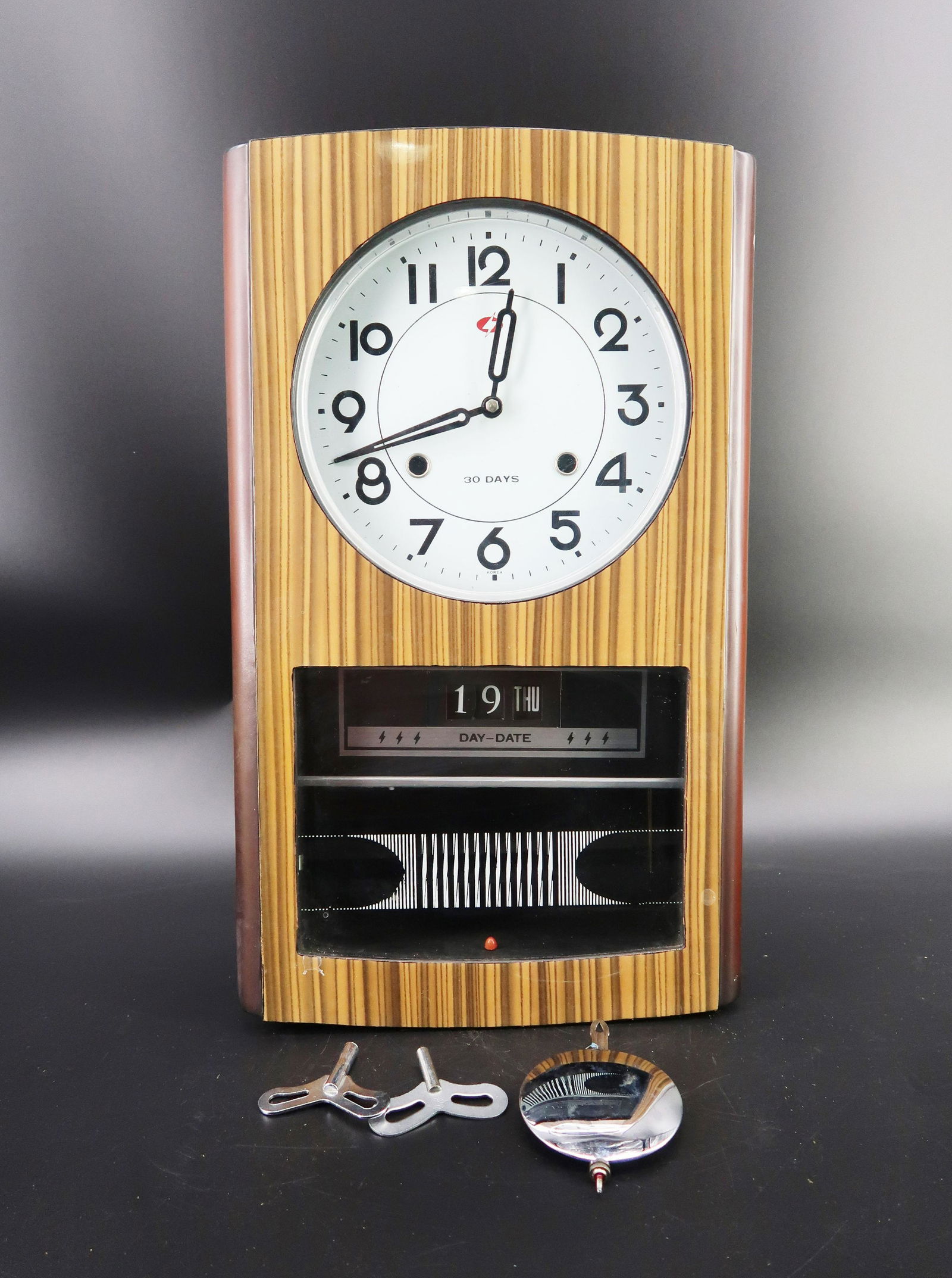 30 Day-Date Clock: Size: hight 19" X length 11" 4 1/2" without any marks or manufactured from W/ PENDULUM