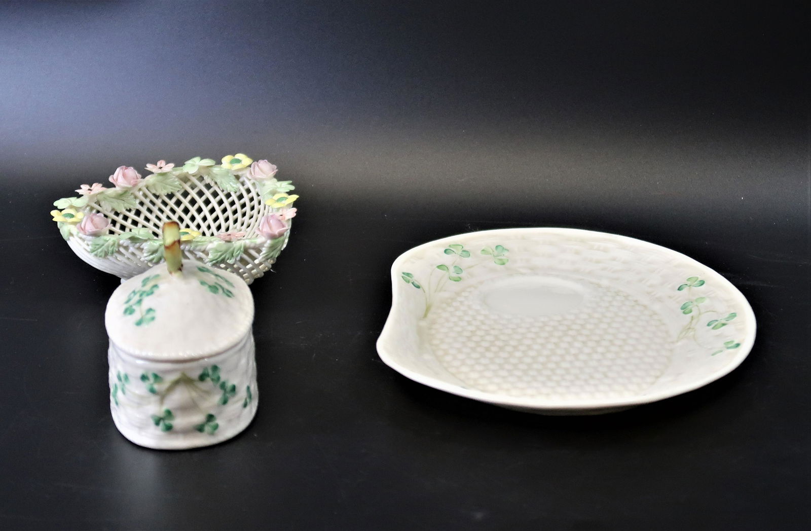 Belleek China Shamrock Plate, Shamrock Trinket box (1 of 5)