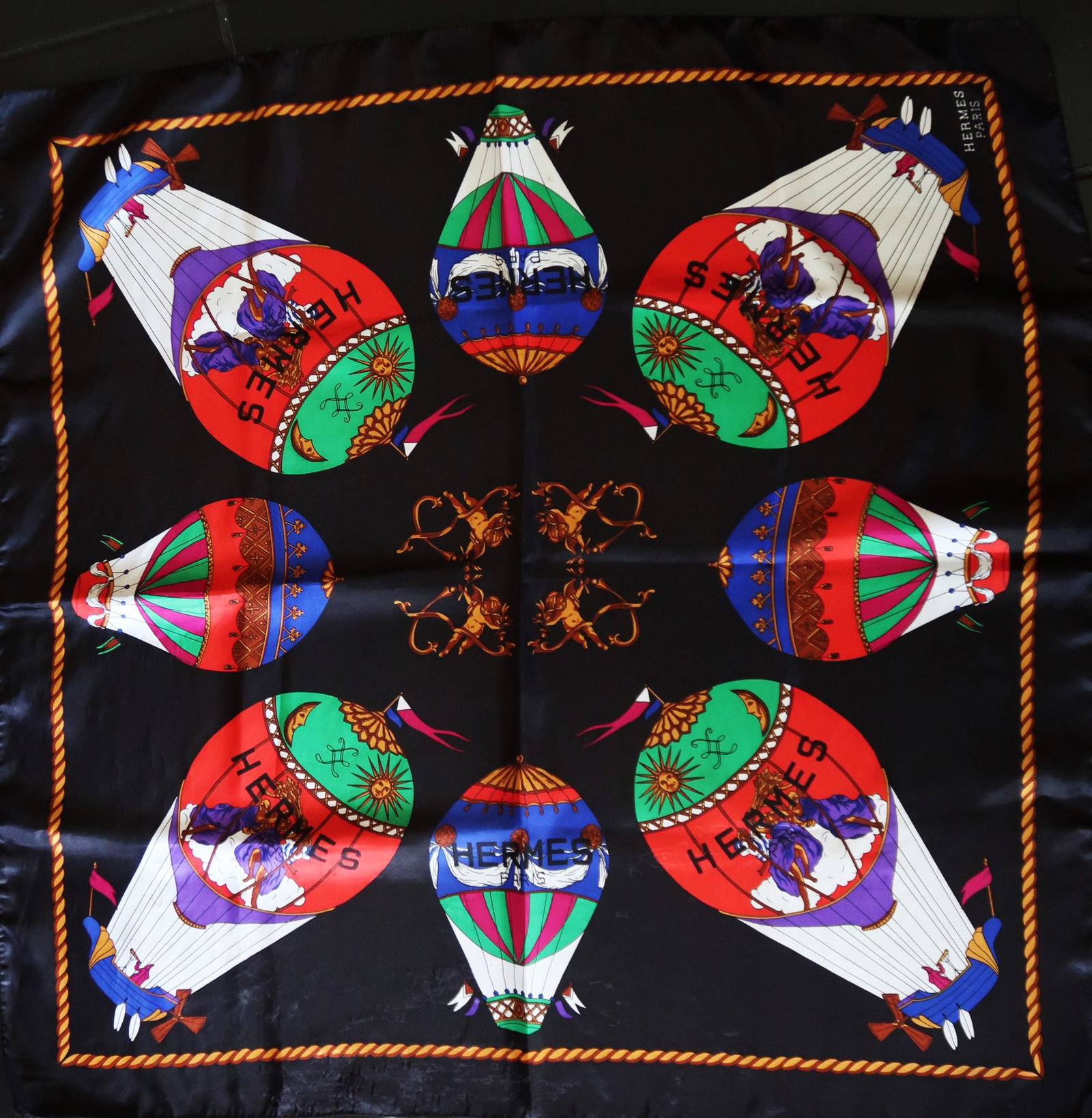 Scarf Hermes Paris Air Balloons: Size: 32 X 23 Condition Iron marks on edge center with
