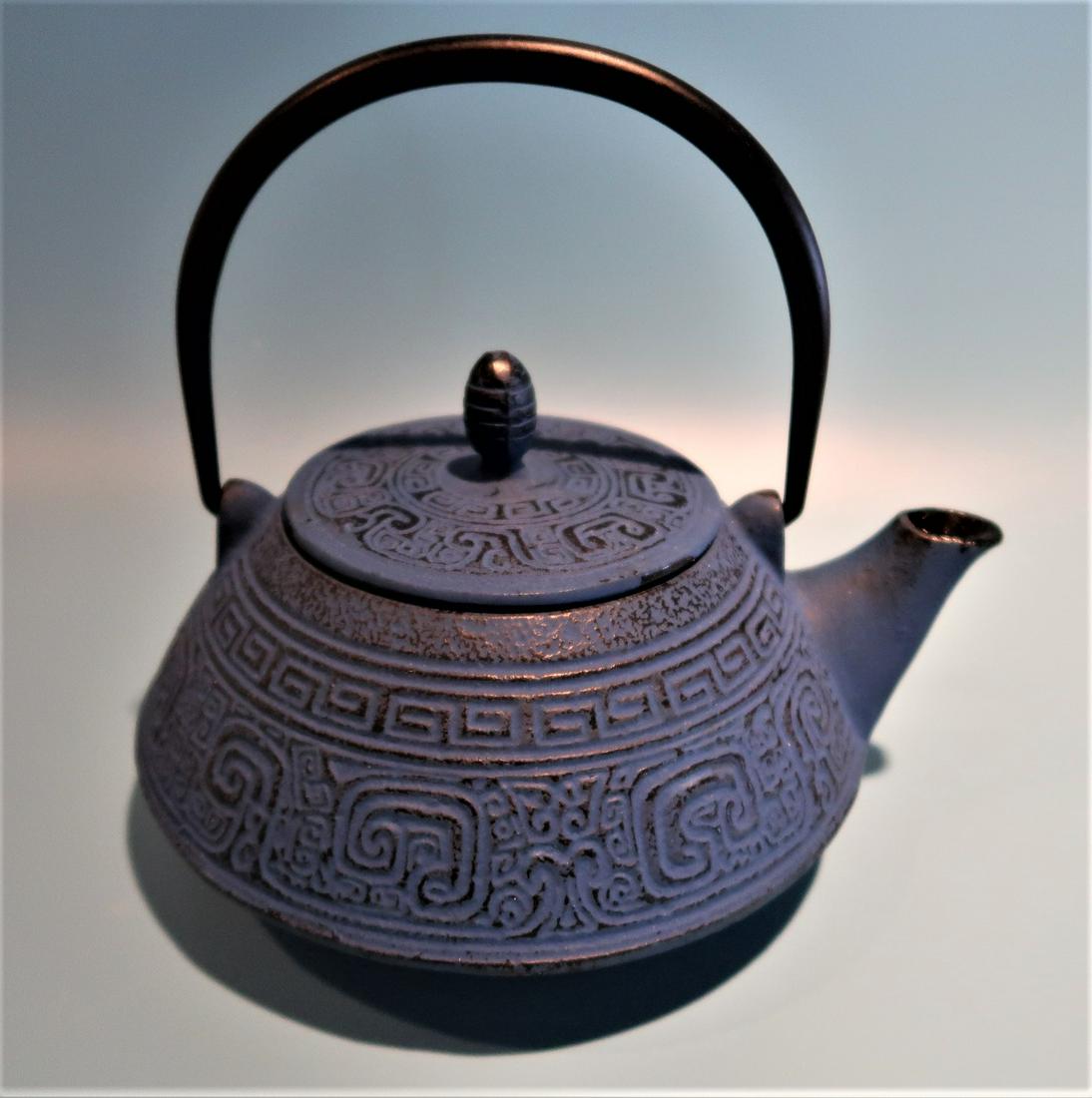 Tetsubin Cast Iron Tea Pot (1 of 4)