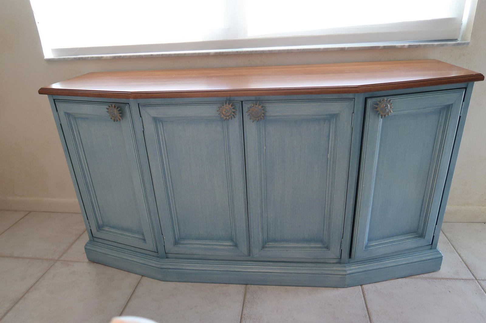 Cabinet Light Blue (1 of 2)