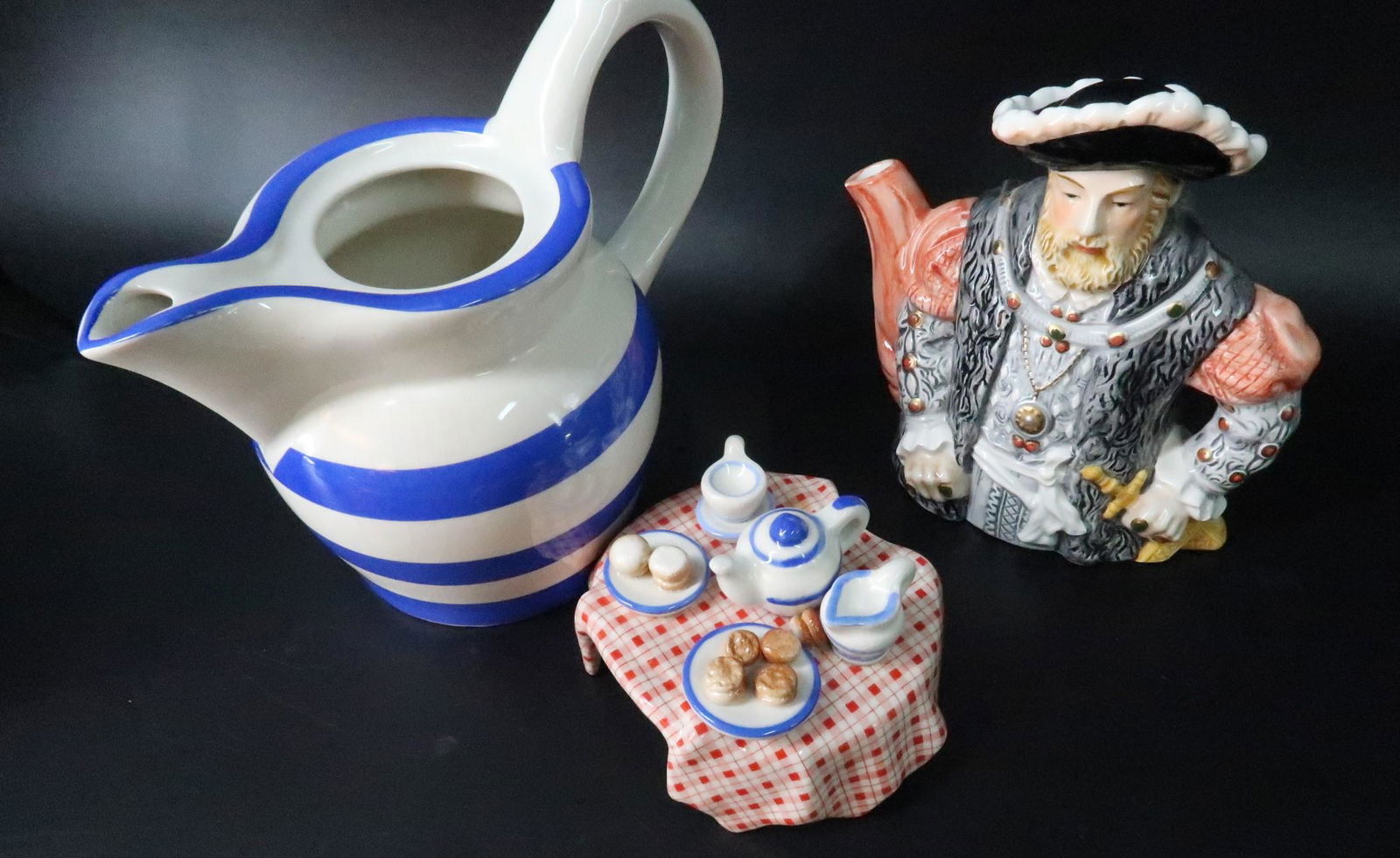 Ceramic 2 Tea Pots (1 of 6)