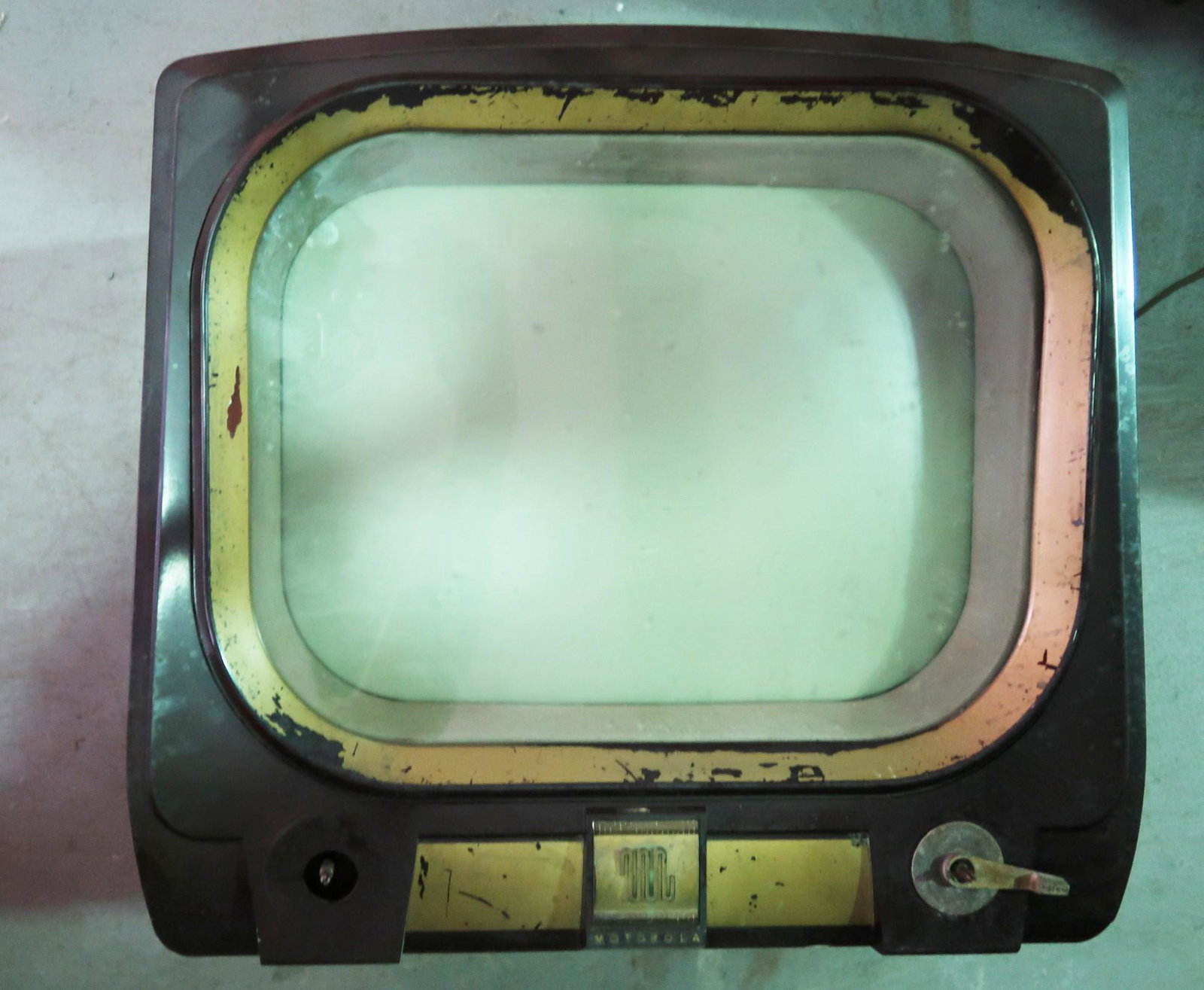 Antique MOTOROLA TABLE TV LIGHTS UP: check pictures for condition, good for display only.