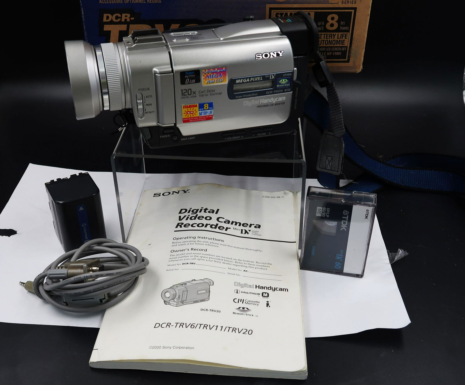 SONY TRV20 Digital Handycam 1,070,000 Pixels plug into (1 of 5)