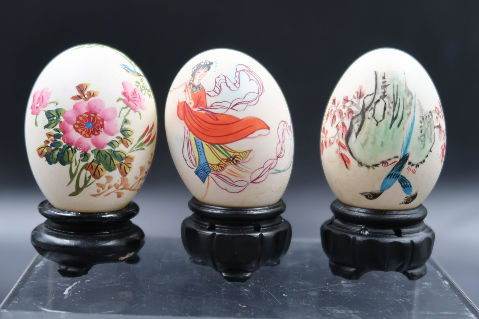 3 Oriental Eggs w/ Stand: 3 Oriental Eggs with Stand