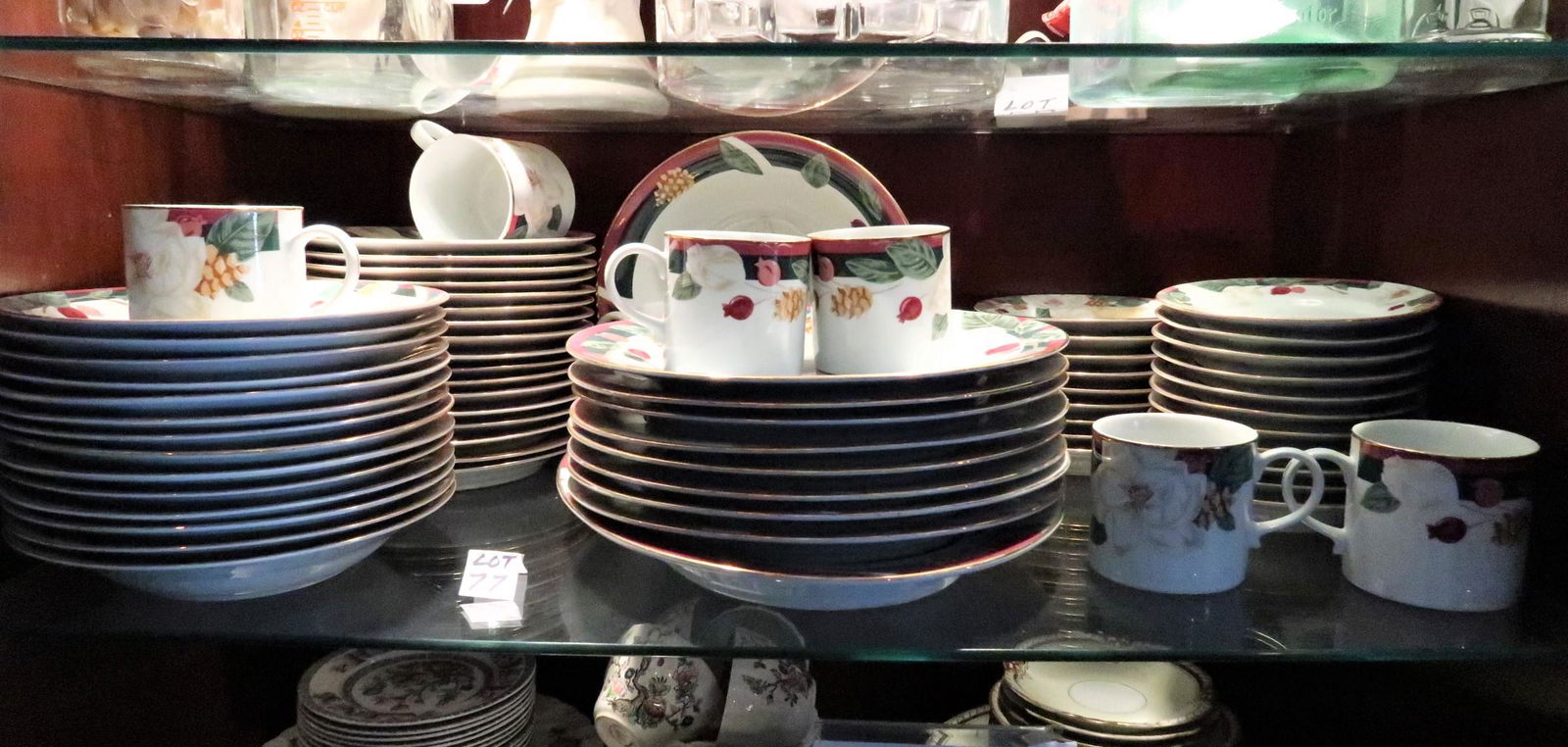 67 Piece Dish Set Tieshan Fine China Magnolia (1 of 3)