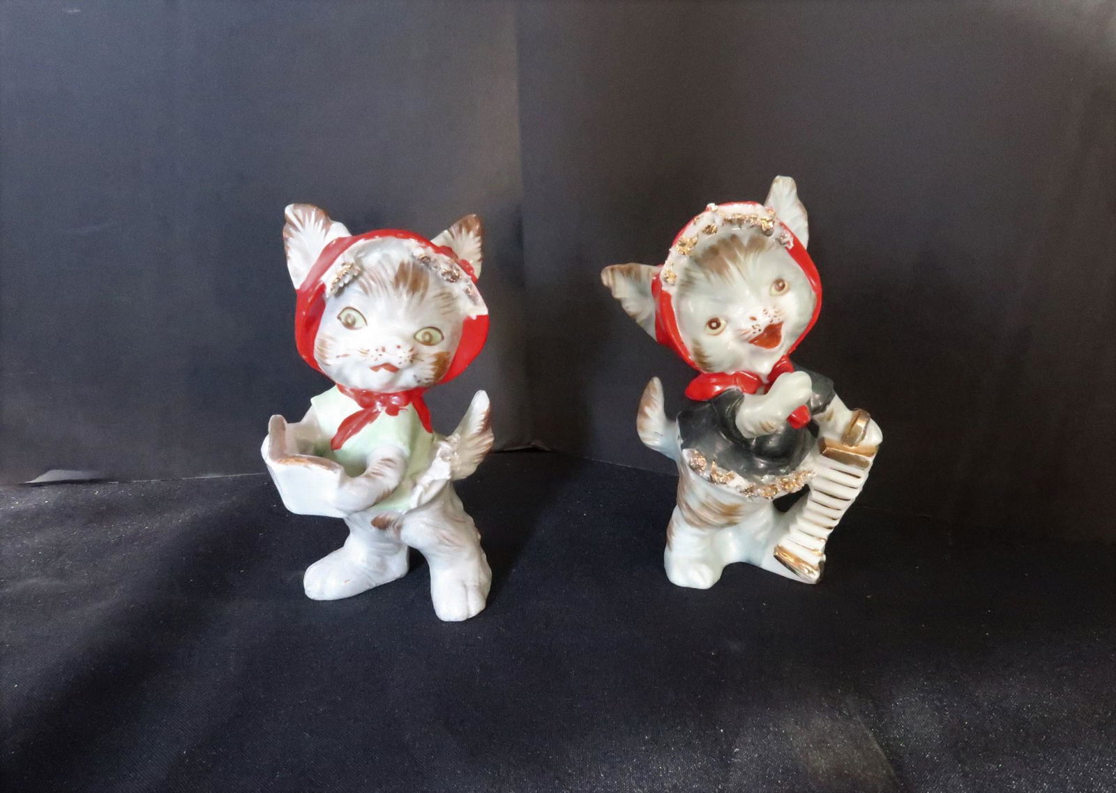 Porcelain Cat Japanese Figurines: 2 Porcelain handpainted cats. Size: 4 1/2"H