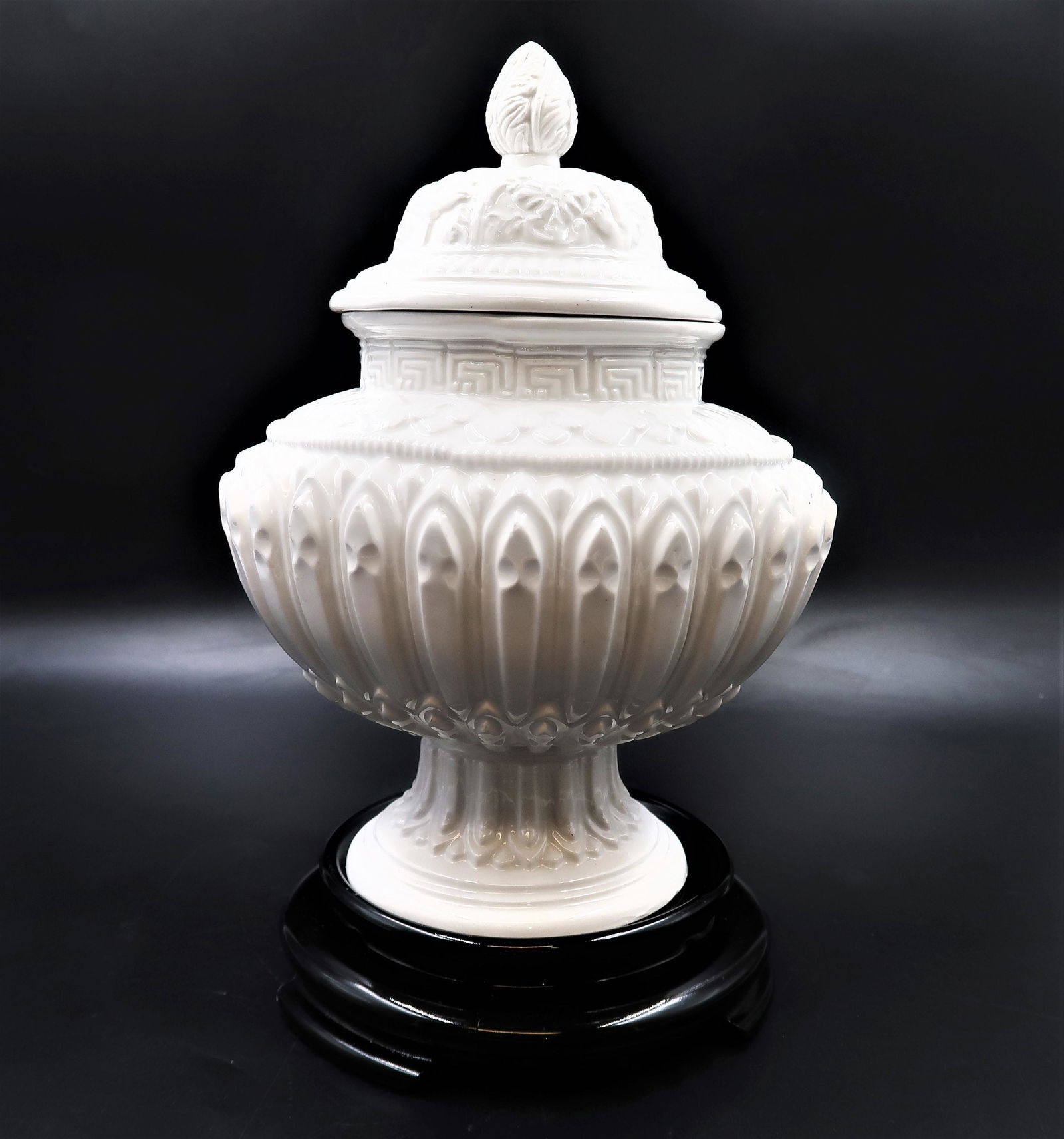 Mottahedeh Ceramic Jar (1 of 6)