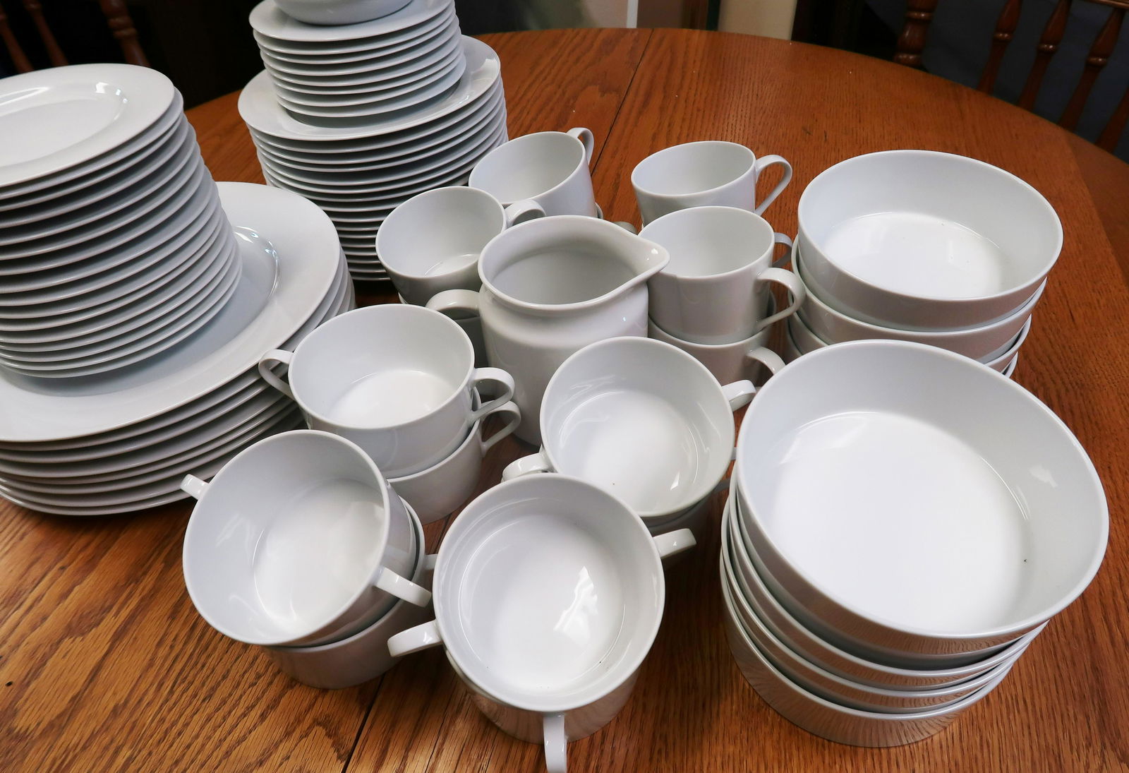 Block Spa Portugal Lisboa Casual Dinnerware Sets: Block Spa Portugal Lisboa Casual Dinnerware Sets: 8 large plate, 16pcs. Meduin plates, 16pcs. Small plates, 8 Xsmall plates, 8pcs. Small bwol, 8pcs coffee cups, 8pcs Tea cups, 8pcs Soap bowl.