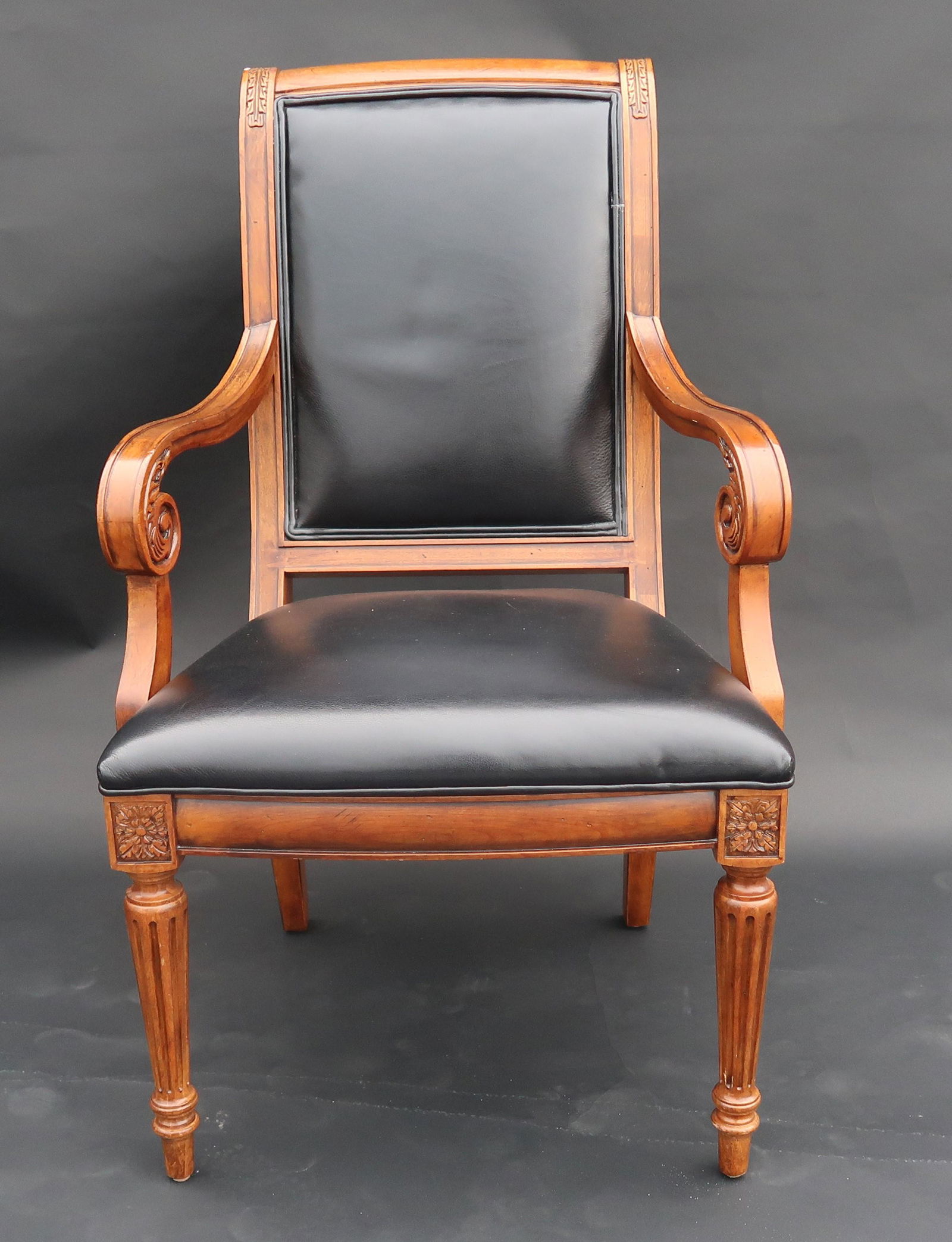 Solid Mahogany Genuine Leather Chair: Solid Mahogany Genuine Leather Chair with arm
