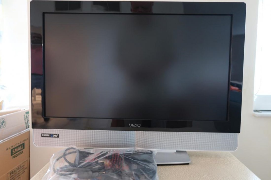 TV Vision: Size: 31" TV Visio