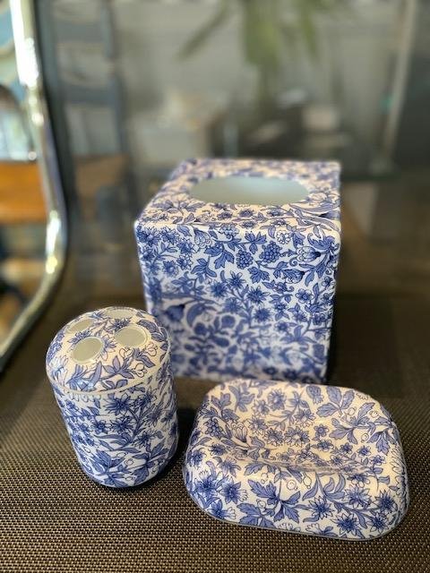 Bathroom accessories 3pcs.: Bathroom accessories 3pcs.