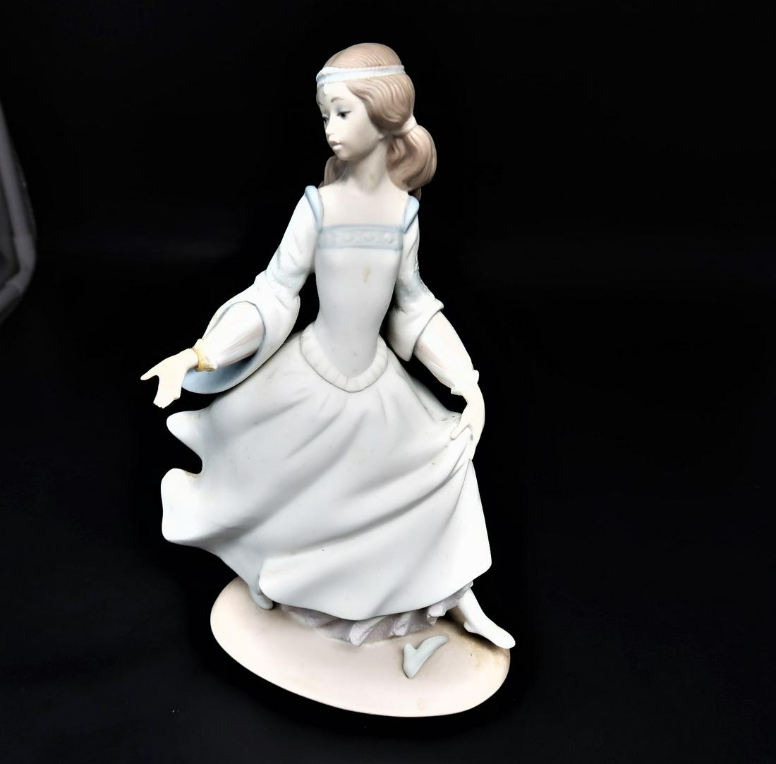 by LLadro " The Dancer Woman" Figurine: LLadro " The Dancer Woman" Figurine, A25E mark and stamp on the bottom. Size: 10" x 6" x5 1/2"