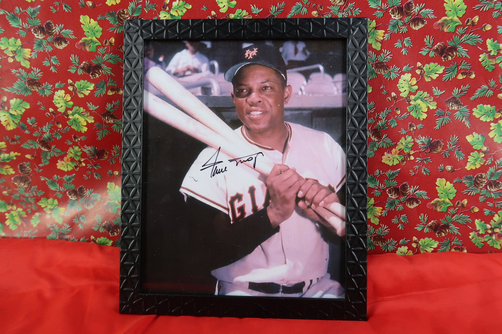 Willie Mays Hand Signed With COA: Willie Mays Hand Signed With COA Size 10" X 8"