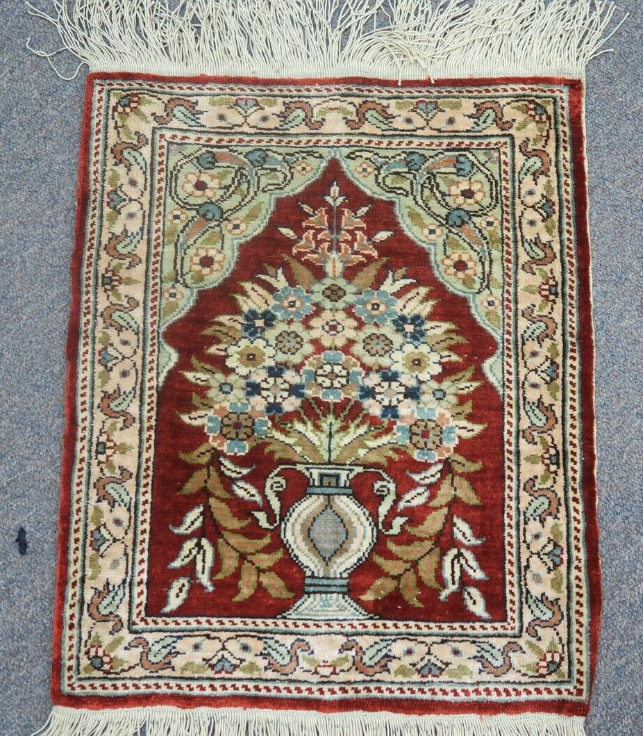 Silk Turkish Hereke Hand Knotted Prayer Meditation Rug: Size: 13" x 16", 100% Silk, Prayer Rag ,Regional design Hereke, Manufacture by Turkey. Vintage Prayer rug.