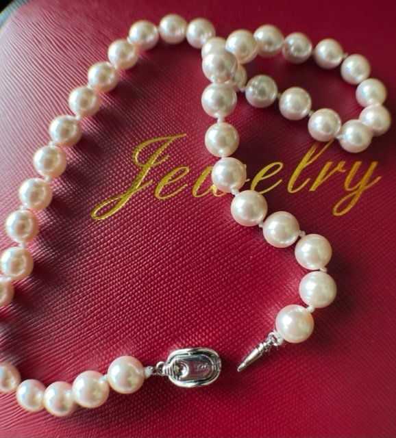 16" White Akoya Pearls Necklace 8mm, 41pcs of pearls: 16" White Akoya Pearls Necklace 8mm, 41pcs of pearls w/925 clasp sterling silver. Handpicked, real pearls with thick and iridescent nacre, imported direclty from the source and represent the finest lu