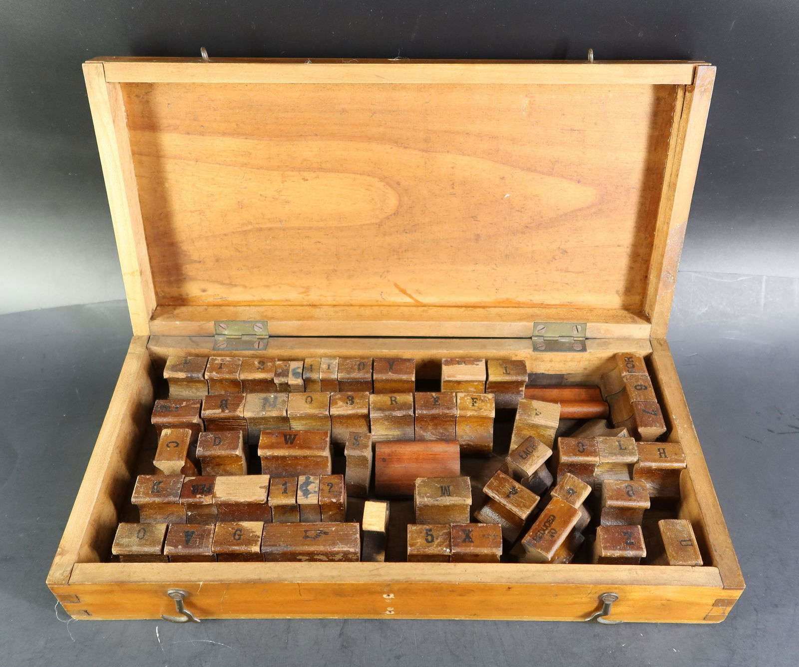 1920's Office alphabet Stamps in Pine box, 53 stamps;: 1920's Office alphabet Stamps in Pine box, 53 stamps; Antique collectors