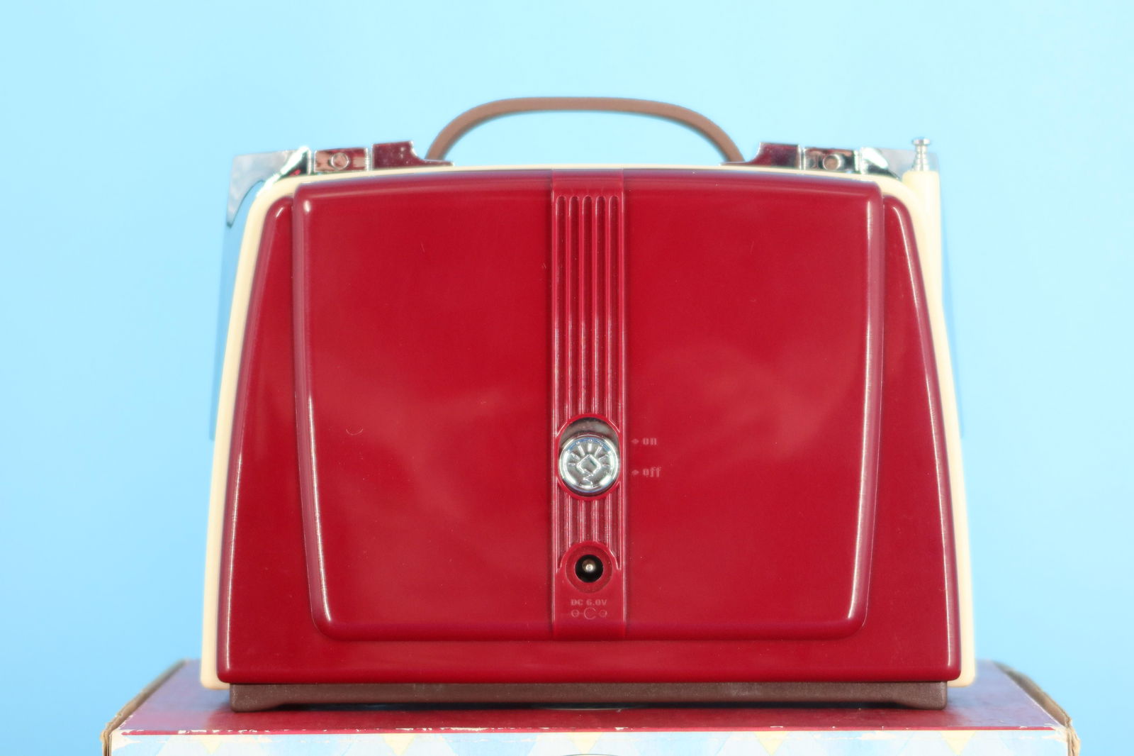 Portable AM/FM Radio Trans-Atlantic. Size: 4 1/8" x 6" (1 of 9)