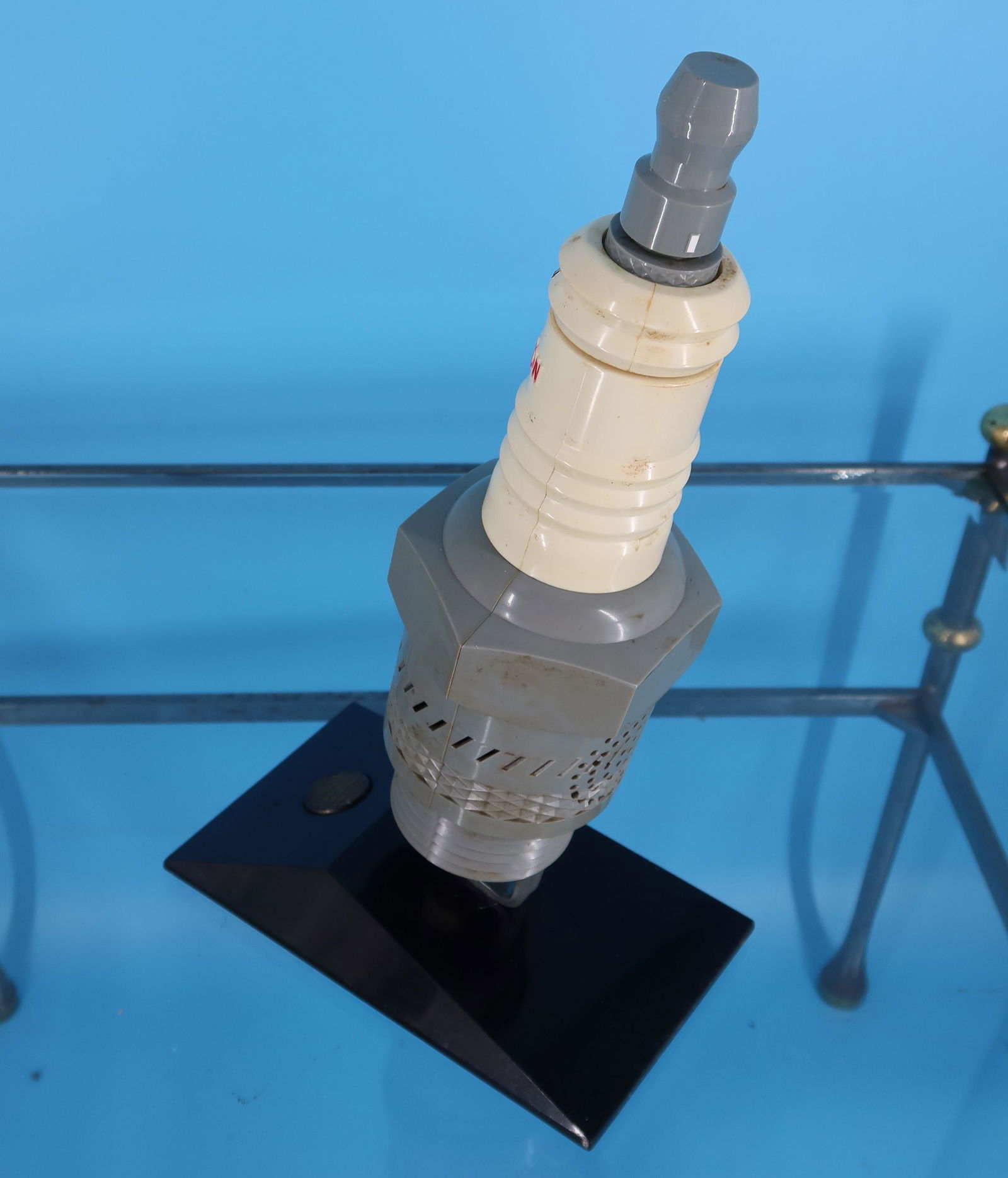 Dependable CHAMPION Spark Plug Radio size" 15" x 9" - untested (1 of 5)