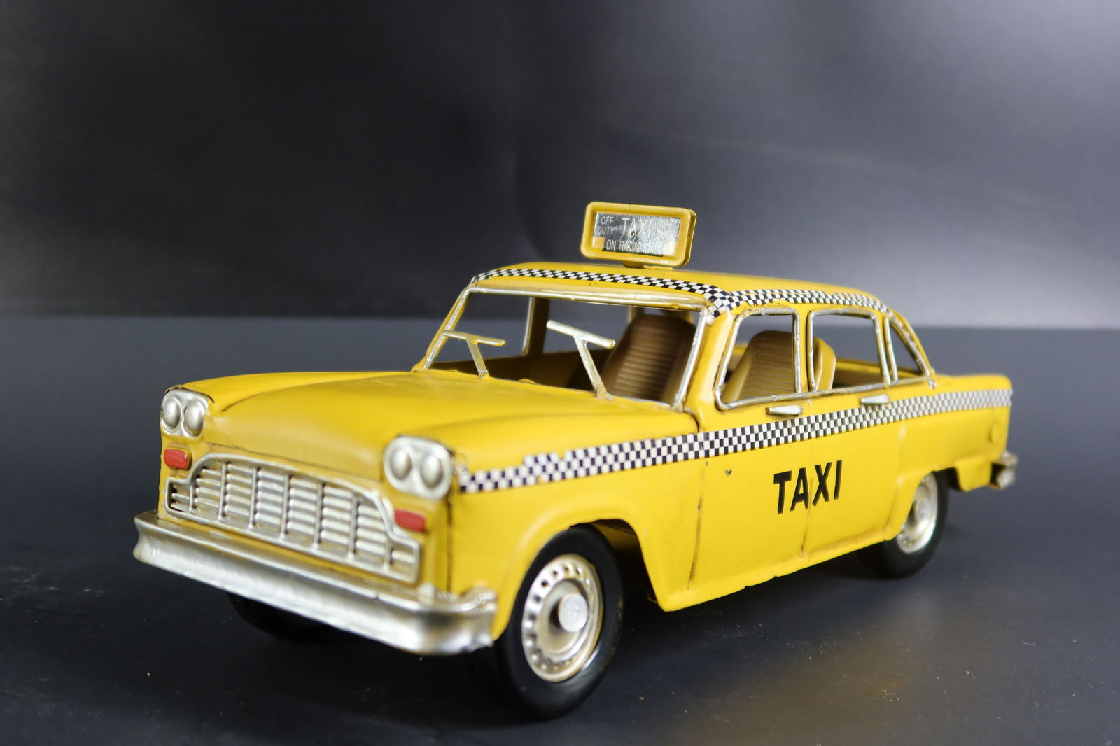 1980 NEW YORK TAXI BY JAYLAND H 4" X 11"W UNIQUE METAL/: 1980 New York Taxi by Jayland H 4" X 11"W unique Metal/Plastic