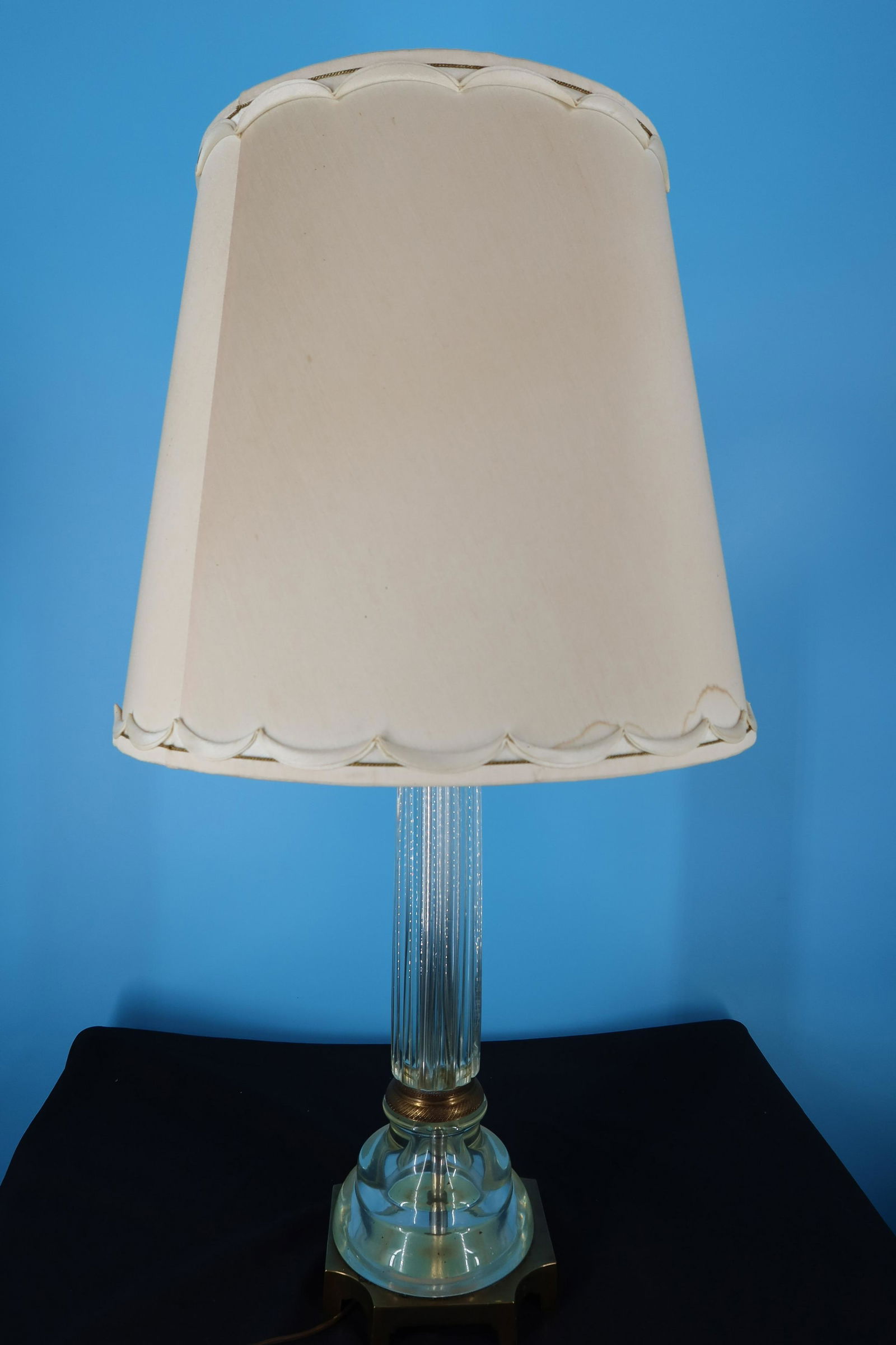 Glass LAMP w/ Shade: Glass LAMP w/ Shade, size: 31" x 16" shade wide