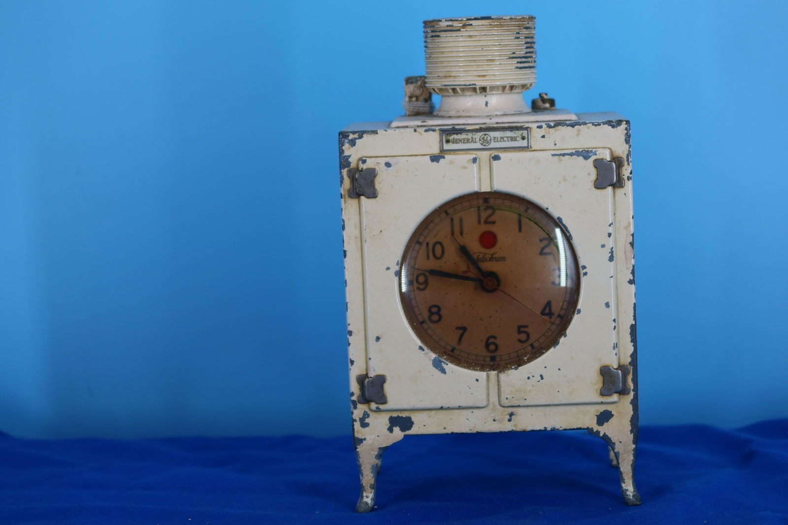 General Electric Telechrom Size: 9"x 5" x 3" (1 of 3)