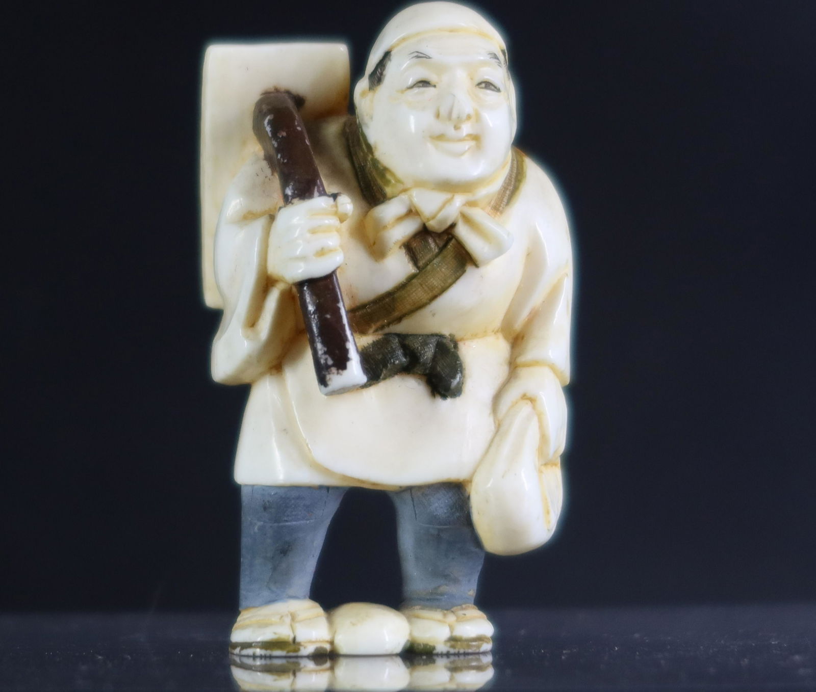 Japanese signed Statue Netsuke, size 2 1/4" x 3/4": Can only sold in the state of Florida Japanese signed Statue Netsuke, size 2 1/4" x 3/4"
