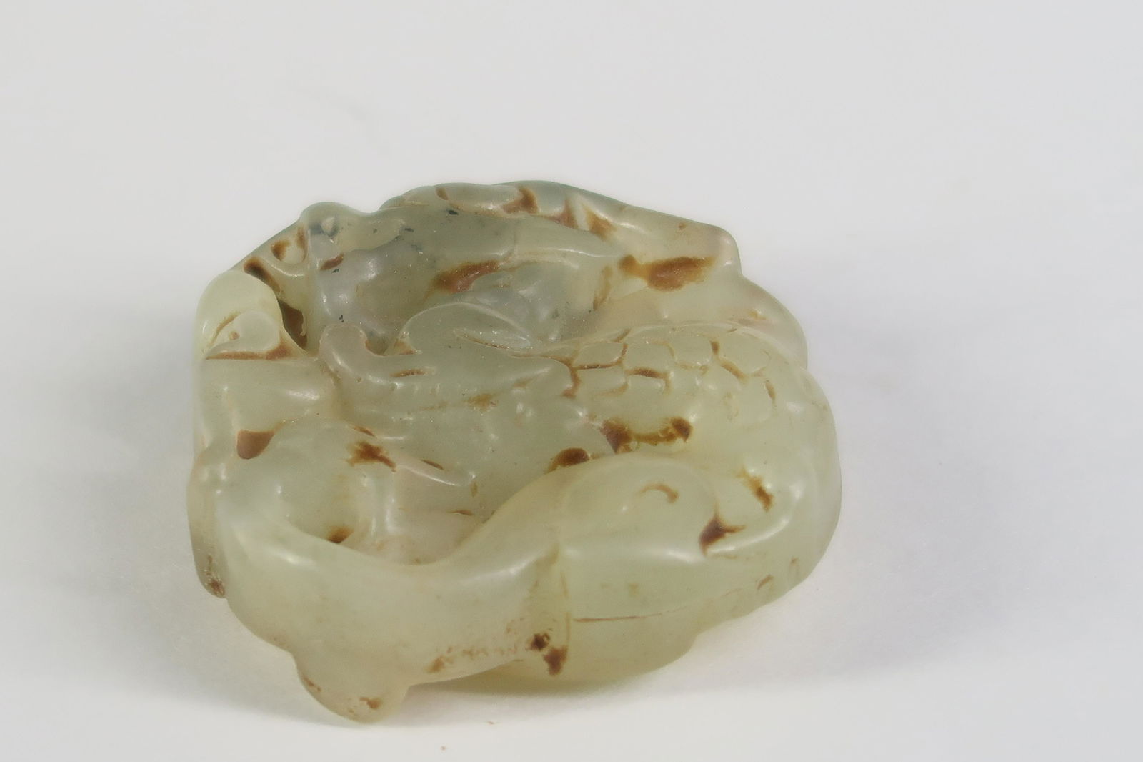 CARVED JADEITE WHITE/ GREEN JADE PENDANT: CARVED JADEITE WHITE/ GREEN JADE PENDANT