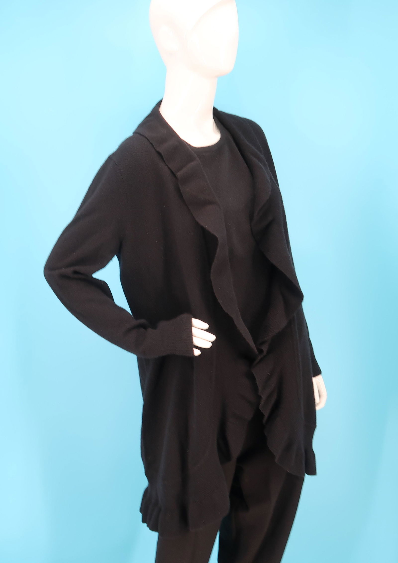 XL Black Sweeter 100% Cashmere w/ Front Raffle: XL Black Sweeter 100% Cashmere w/ Front Raffle