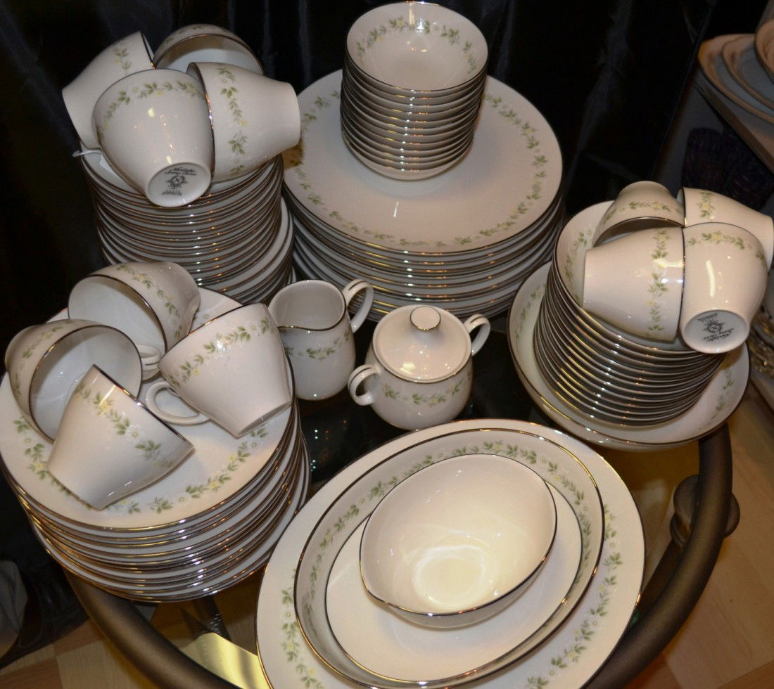 Noritake China set. Ivory China. Cornelia. Service: Noritake China set. Ivory China Cornelia Service for 12